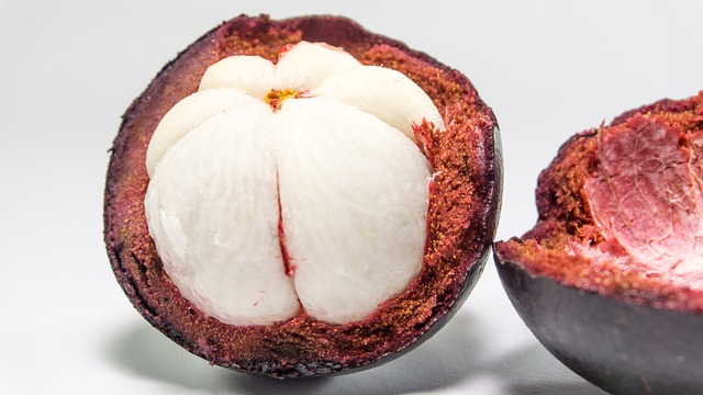 what is a mangosteen?