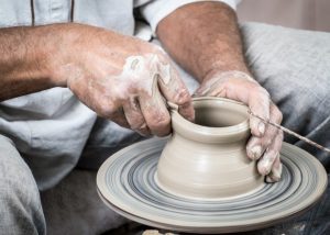 https://thaifoodparadise.com/wp-content/uploads/2021/02/pottery-1139047_640-300x214.jpg